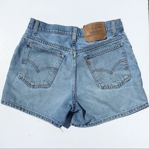 Vintage Levi’s High-Rise Shorts